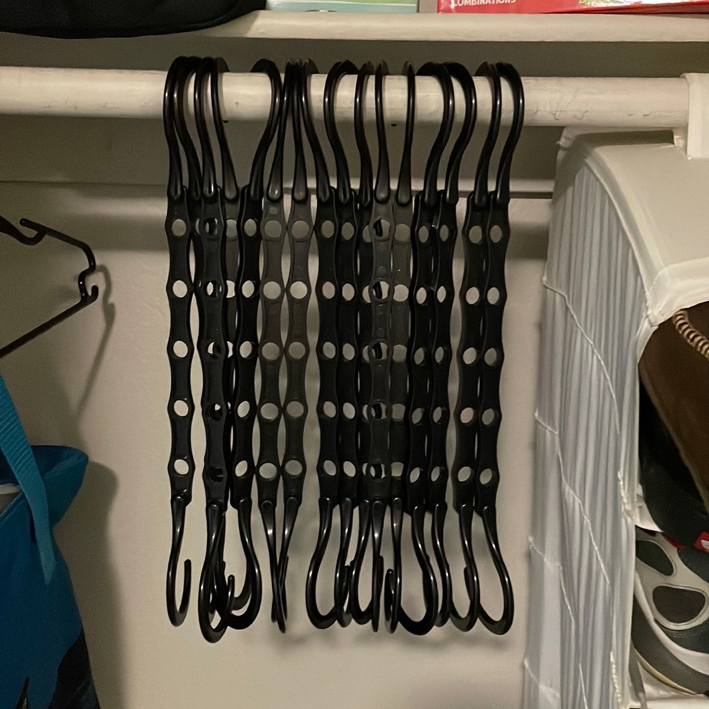 5-hanger holder for extra clothing storage (16 pieces)